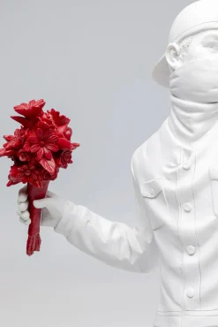 Outlet KARE Design Dekoracja stojąca biała sztuka uliczna 42x67 cm - KARE