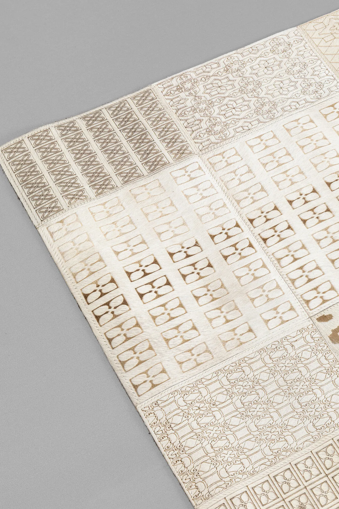 Best KARE Design Dywan do salonu w kolorze kremowym skóra naturalna 170x240 cm - KARE