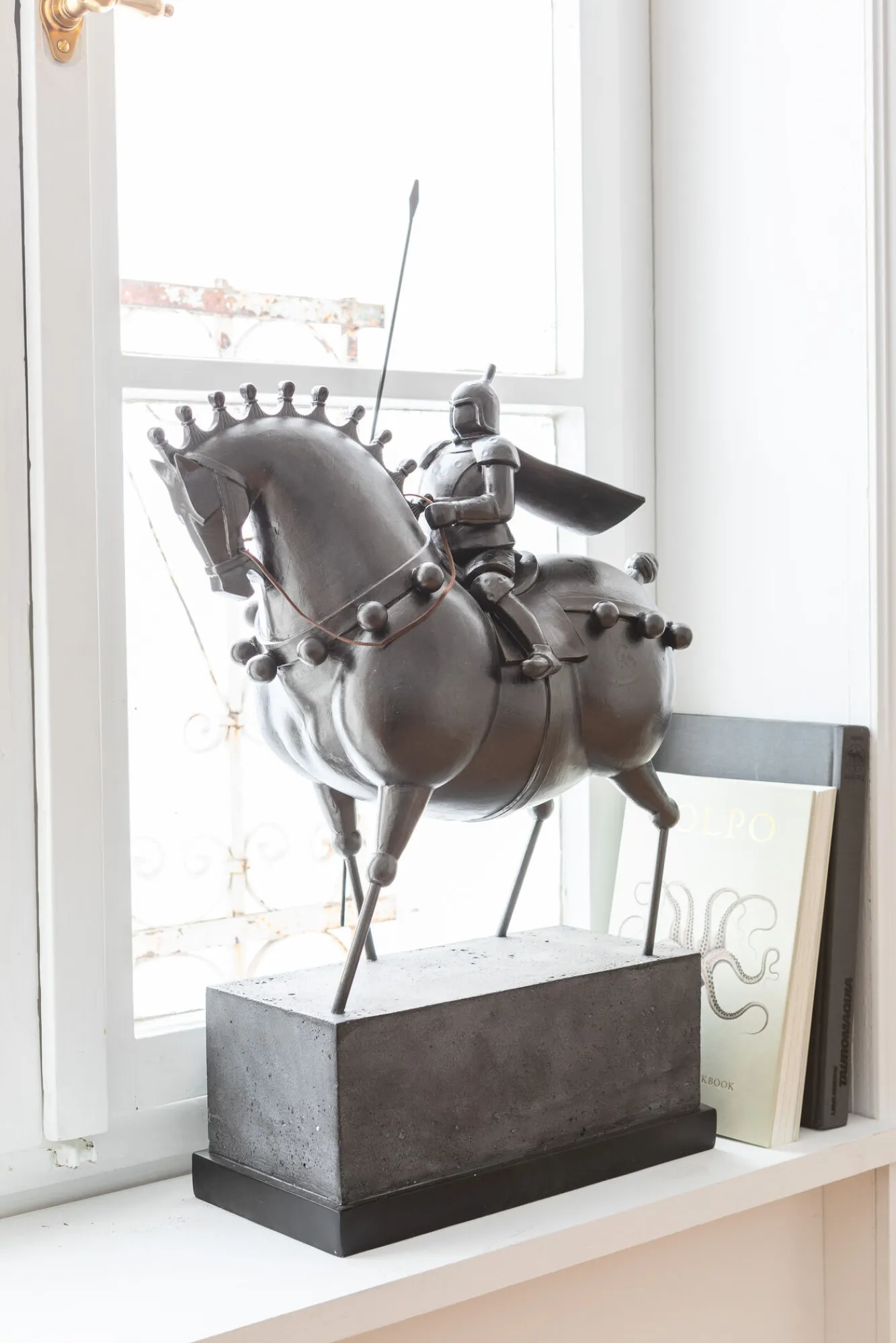 Discount KARE Design Figurka dekoracyjna Black Knight 55x72 cm - KARE