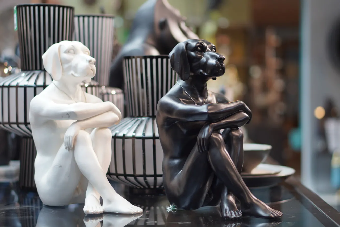 Outlet KARE Design Figurka dekoracyjna Gangster Dog 26x33 cm czarna - KARE