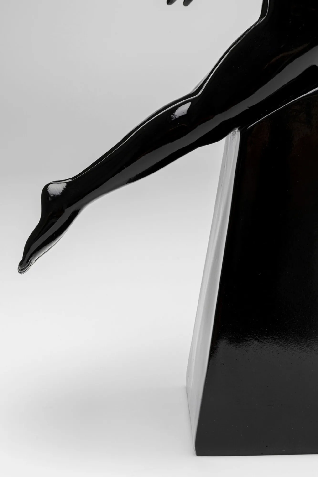 Clearance KARE Design Figurka dekoracyjna Jumper czarna 37cm - KARE