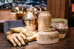 Clearance KARE Design Figurka dekoracyjna Mano 23x35 cm złota - KARE