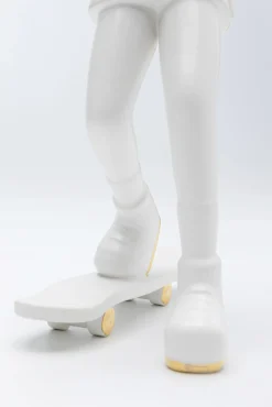 Best KARE Design Figurka dekoracyjna skater astronauta biała 17x33 cm - KARE