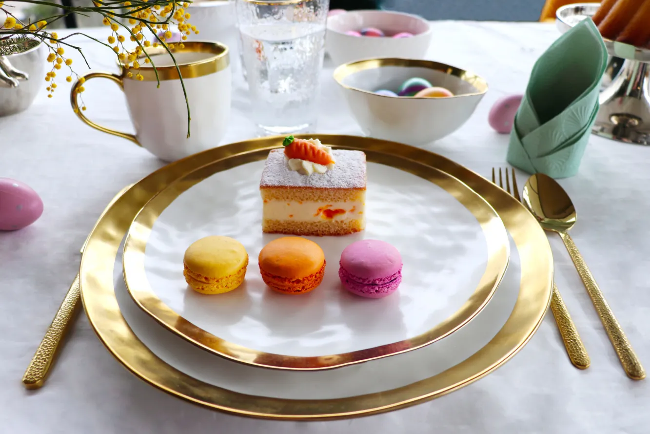 Online KARE Design Filiżanka ze spodkiem Bell 11x15 cm biało-złota - KARE