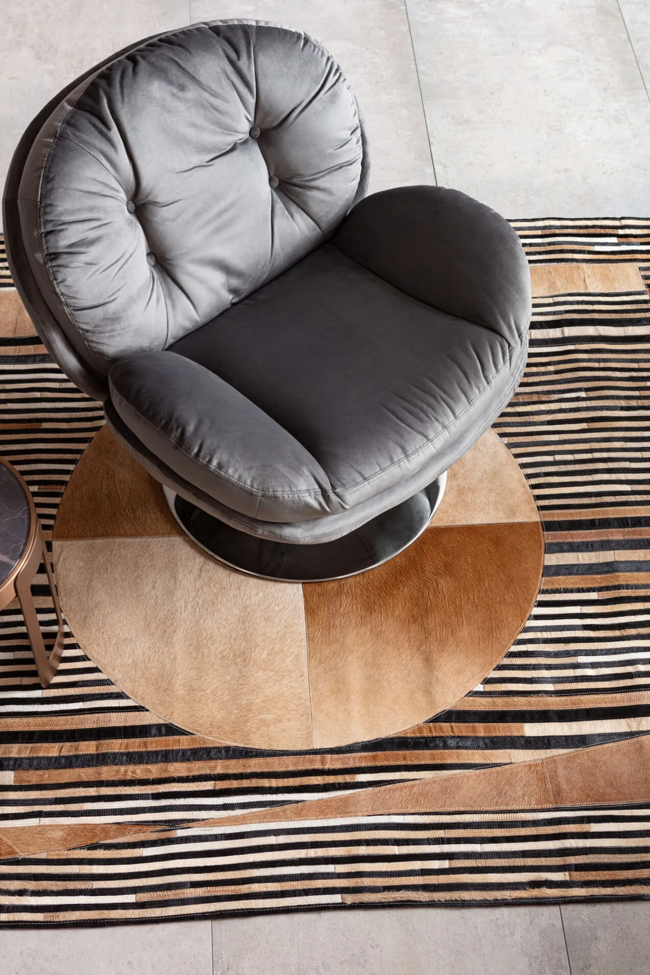 Fashion KARE Design Fotel obrotowy Cosy 81x84 cm szary - KARE