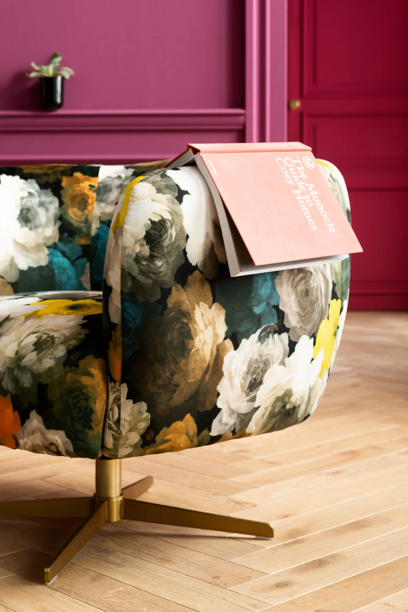 Online KARE Design Fotel obrotowy Peony Yellow 81x70 cm - KARE