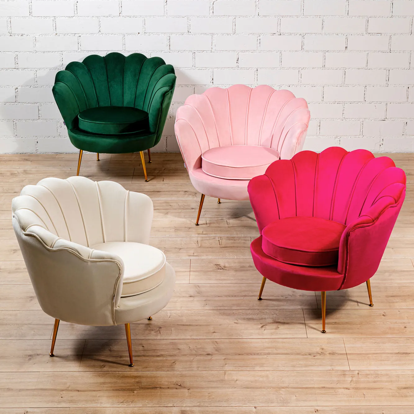 Outlet KARE Design Fotel welurowy nowoczesny beżowy muszelka nogi złote 83x77 cm - KARE