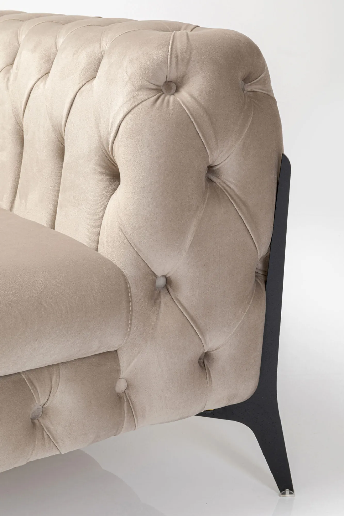 Hot KARE Design Fotel welurowy pikowany beżowy glamour nogi czarne 120x70 cm - KARE