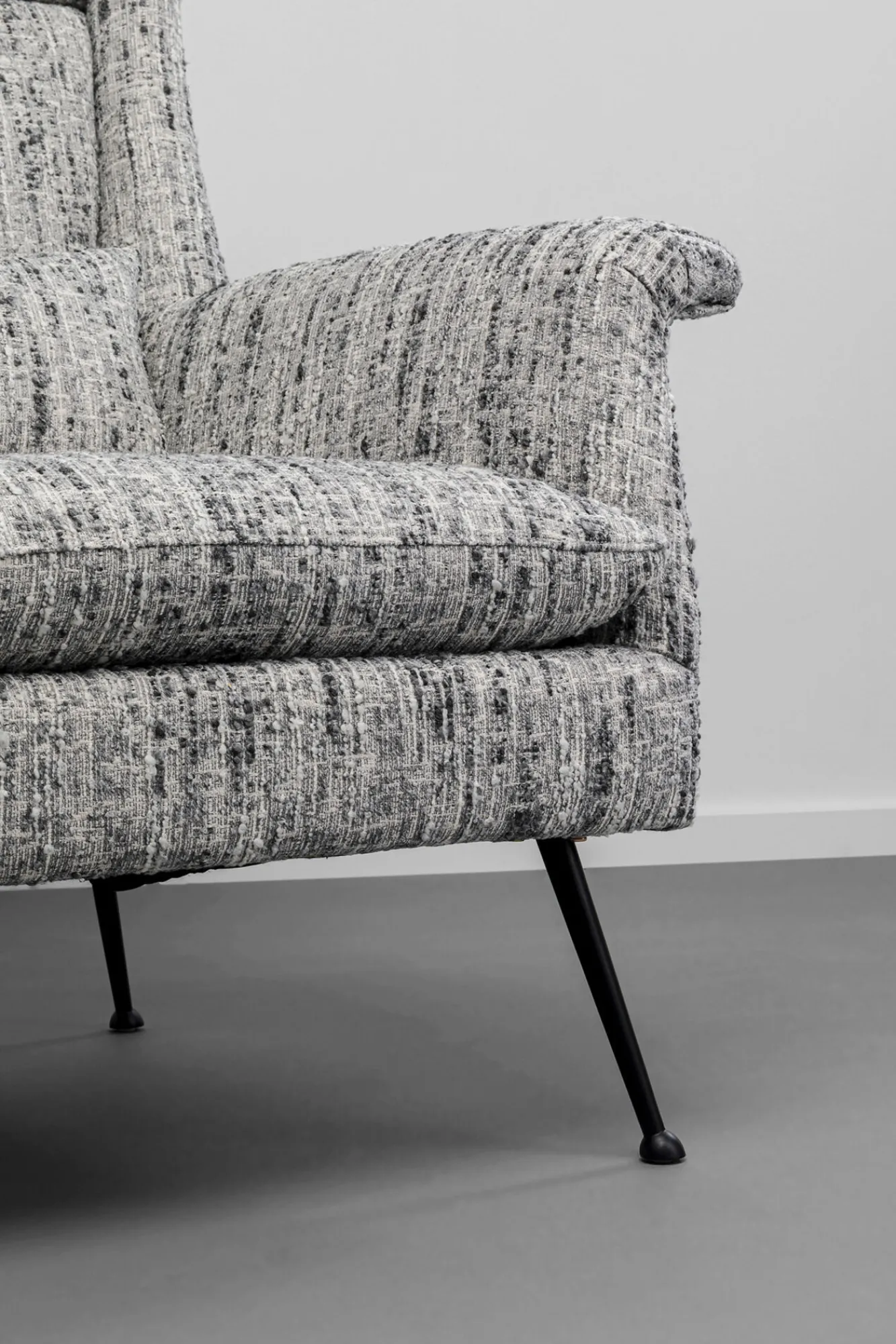 Outlet KARE Design Fotel wysoki tkanina melanżowa szara nogi czarne ze stali 115 cm - KARE