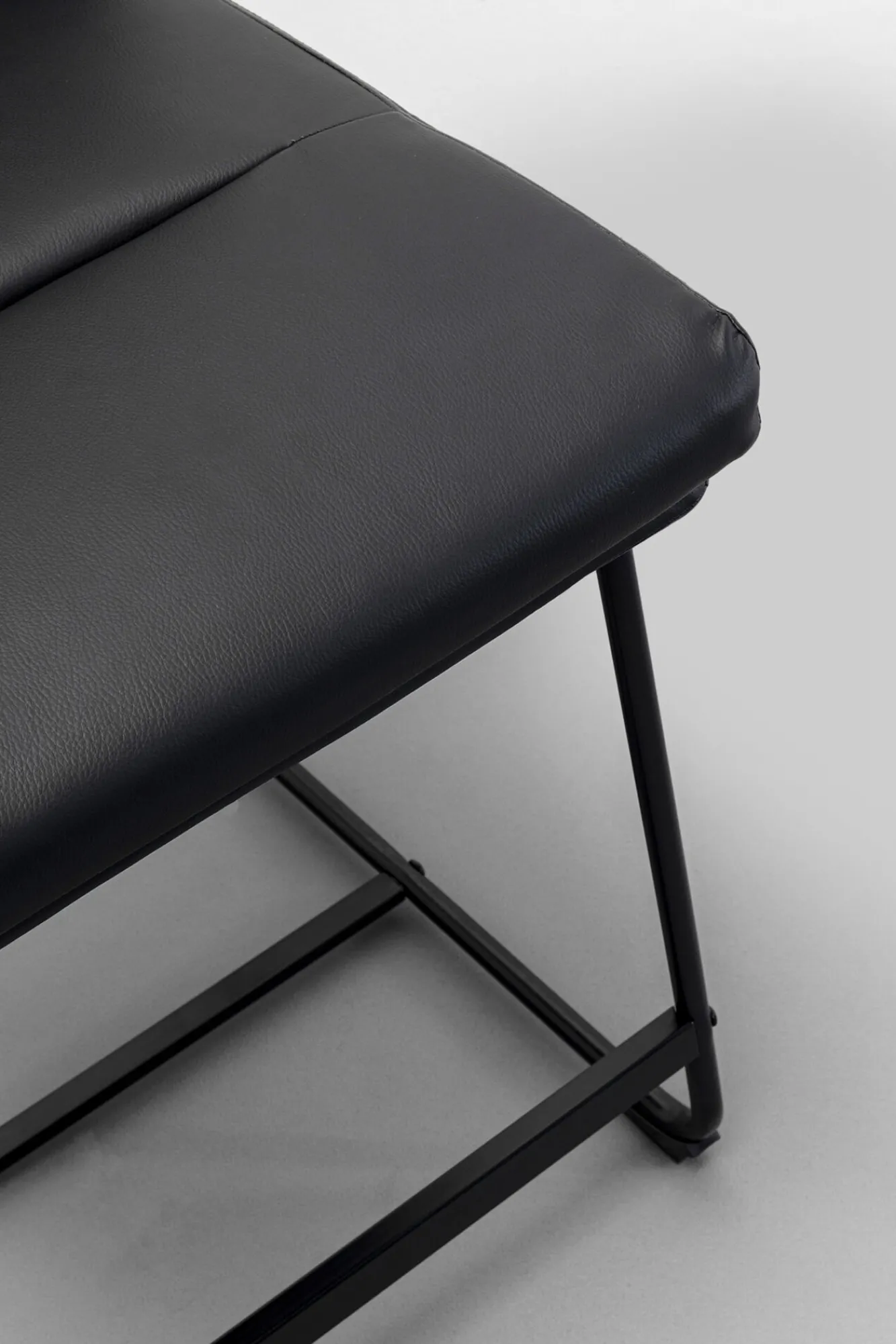 New KARE Design Hoker niski w kolorze czarnym ekoskóra i stal 60 cm - KARE