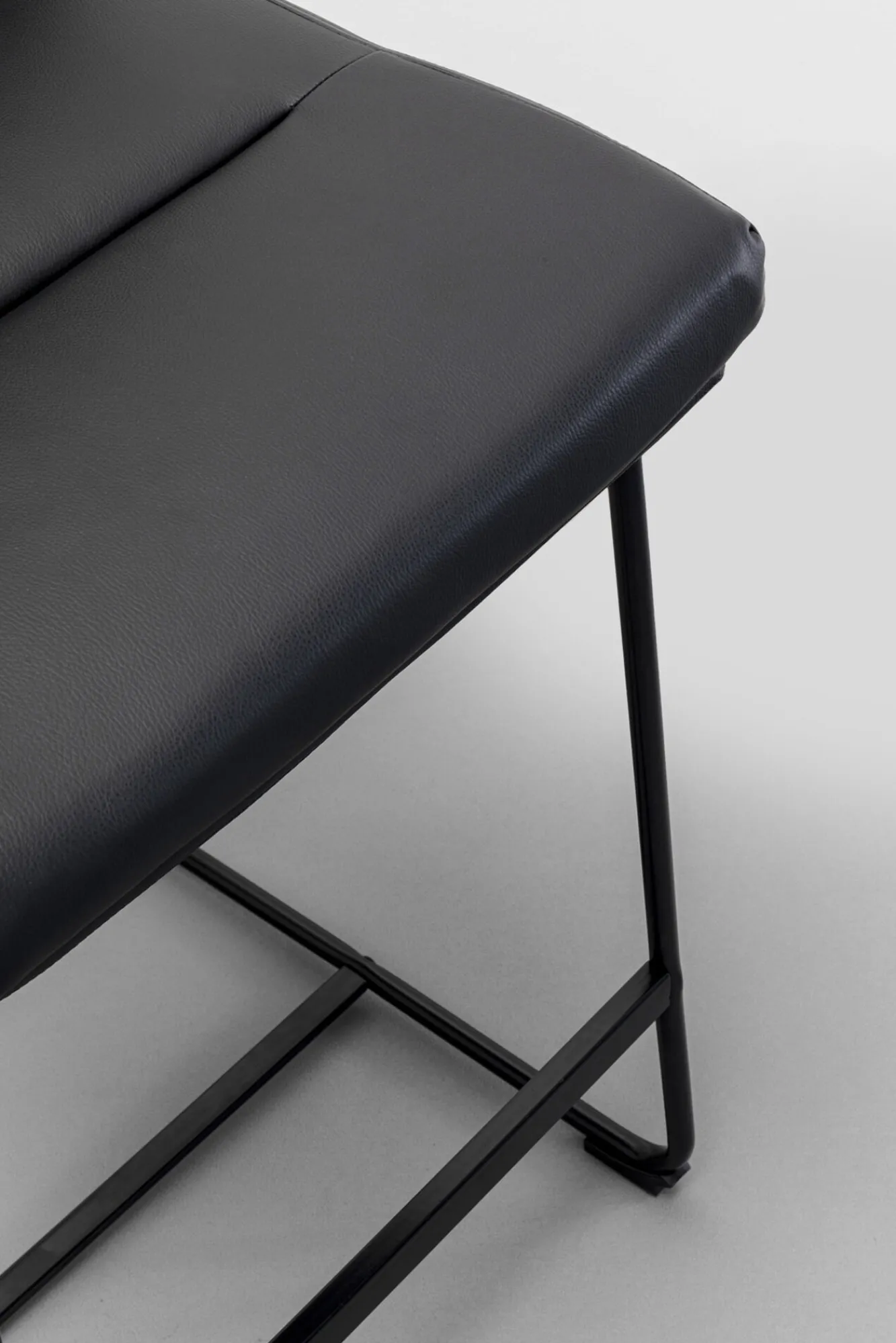 Outlet KARE Design Hoker w kolorze czarnym ekoskóra i stal 75 cm - KARE