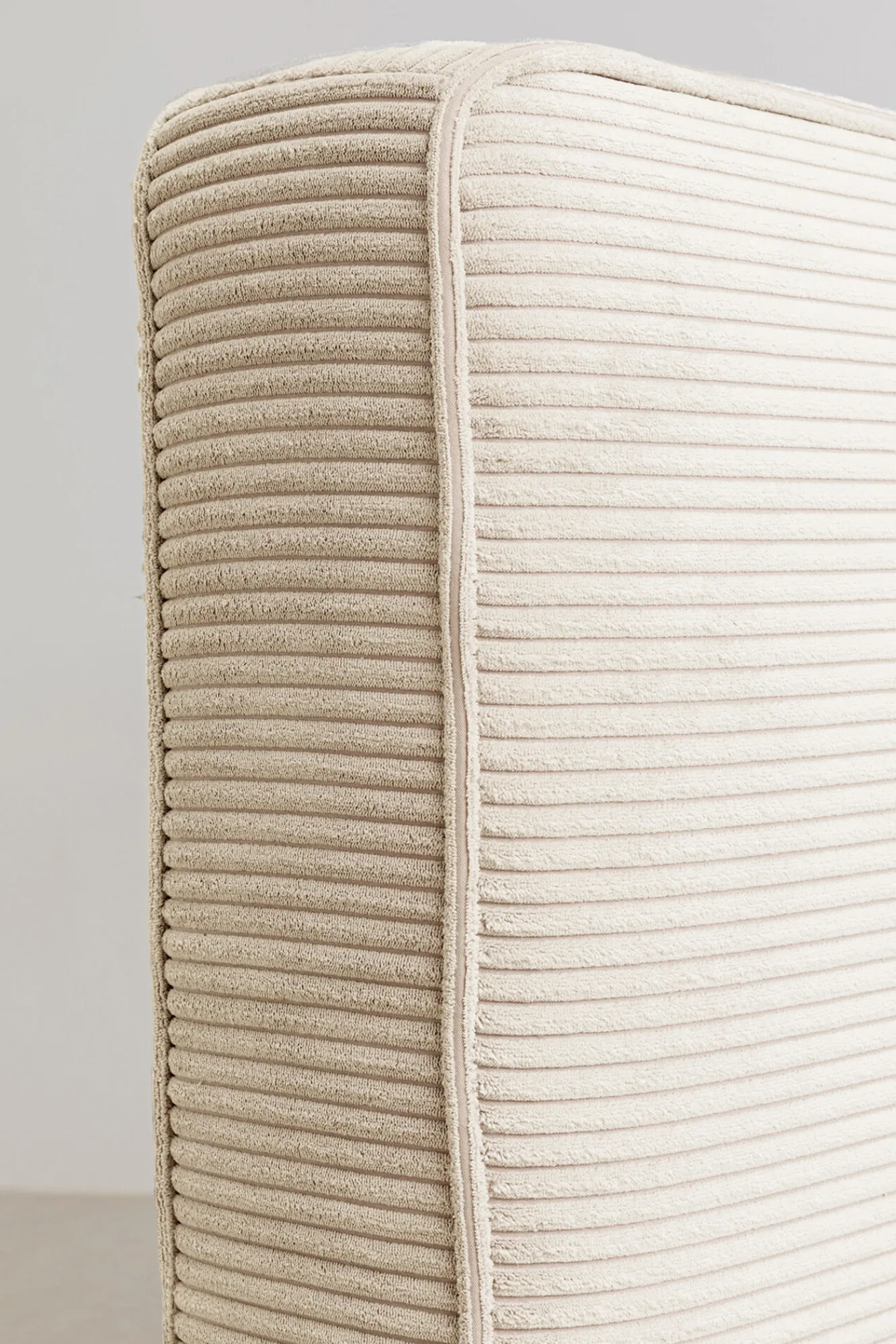 Discount KARE Design Łóżko podwójne z zagłówkiem kremowe nogi czarne 180x200 cm - KARE