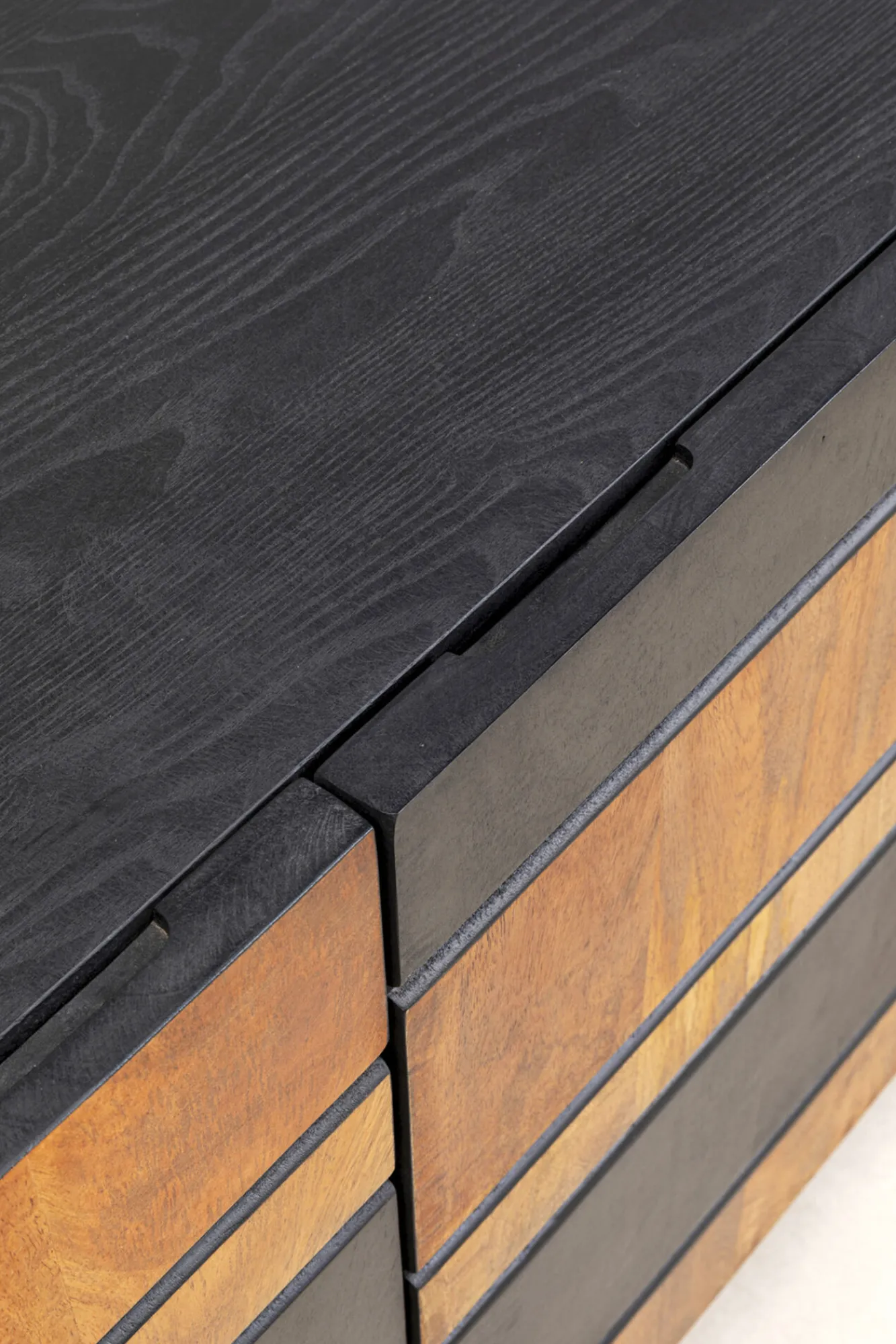 Clearance KARE Design Komoda do salonu 3-drzwiowa czarno-naturalna drewno i fornir 160x75 cm - KARE