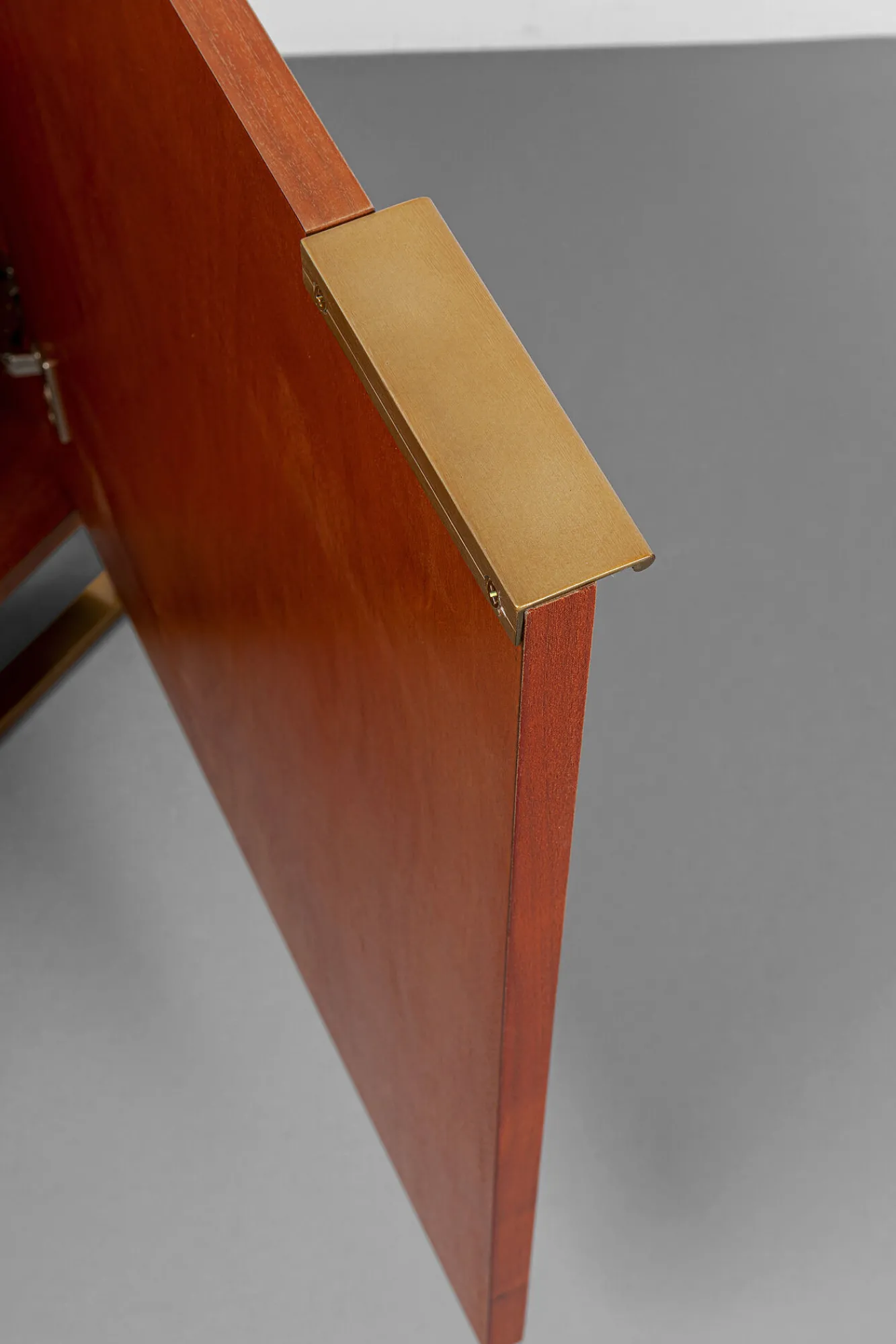 Clearance KARE Design Komoda 3-drzwiowa fornir orzechowy nogi złote stalowe 160x78 cm front efekt 3D - KARE