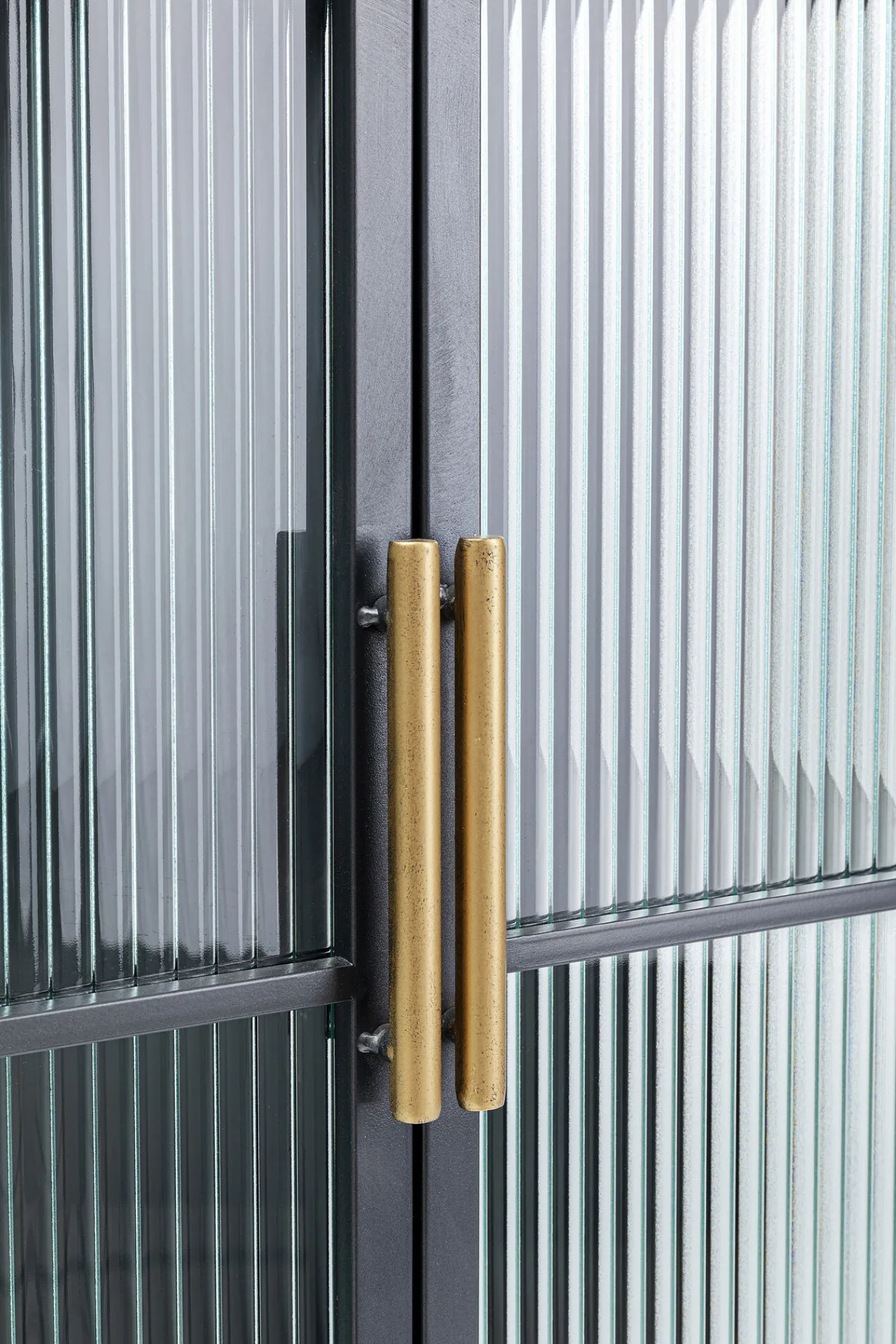 New KARE Design Komoda metalowa czarna grafitowa z przeszklonymi frontami złotymi uchwytami metalowymi nogami 65x38 cm - KARE