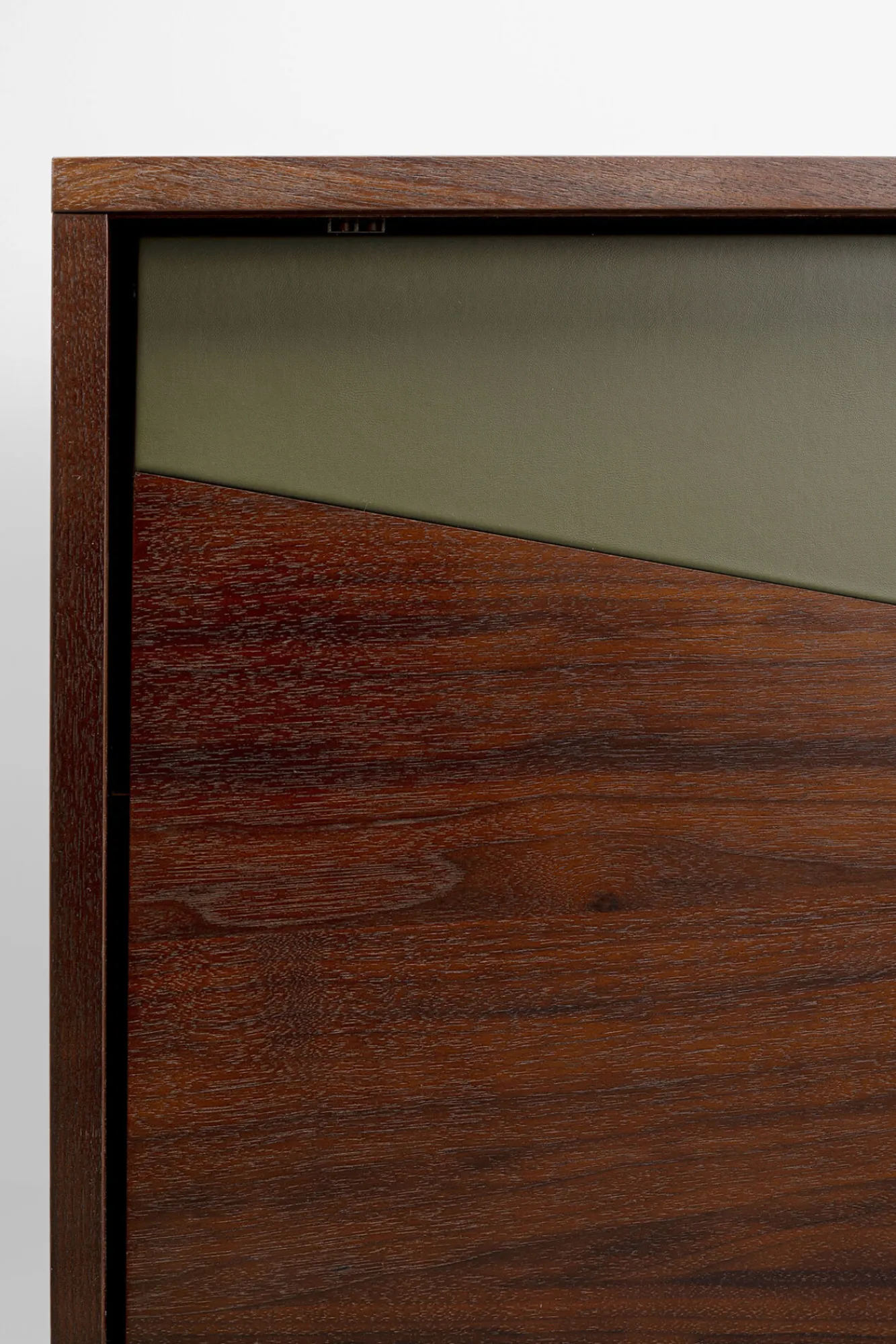 New KARE Design Komoda z drzwiami przesuwnymi brązowa fornir orzech front geometryczny 110x95 cm - KARE