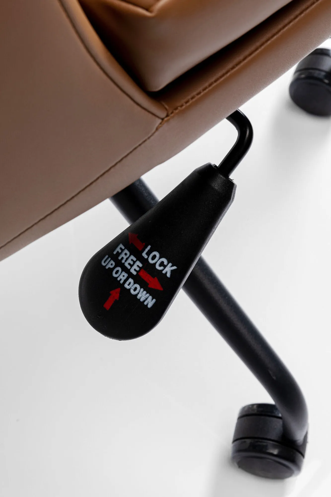 Fashion KARE Design Krzesło biurowe brązowa ekoskóra stal czarna 59x97 cm - KARE