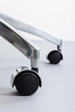 New KARE Design Krzesło biurowe czarne oparcie orzech włoski nogi aluminium 60x100 cm - KARE