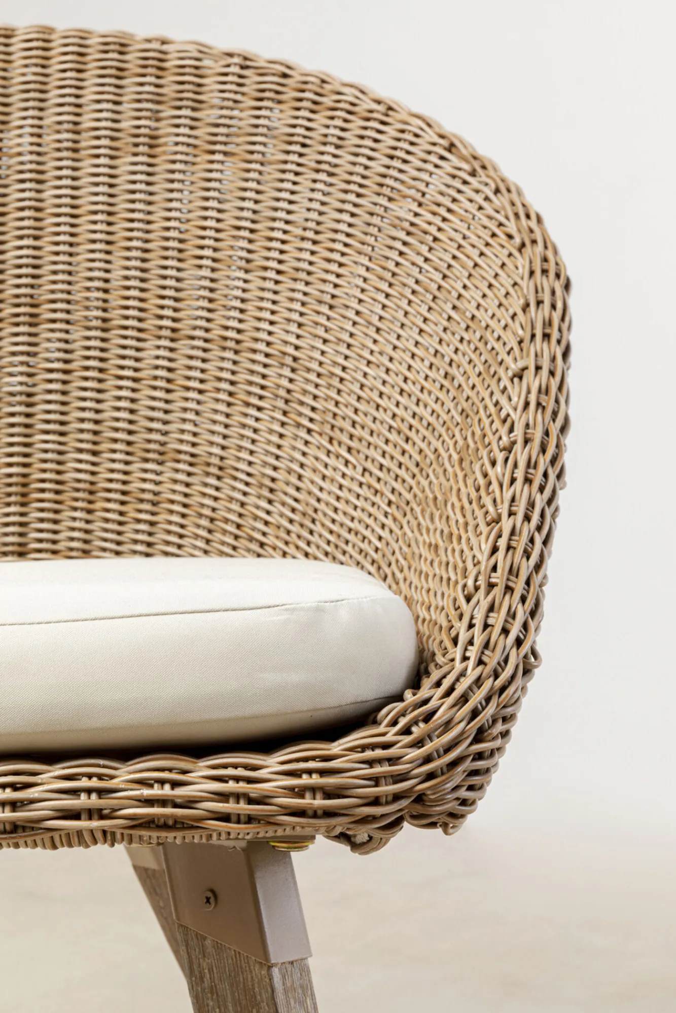 Hot KARE Design Krzesło ogrodowe naturalne rattanowe nogi drewniane akacjowe 63x81 cm - KARE