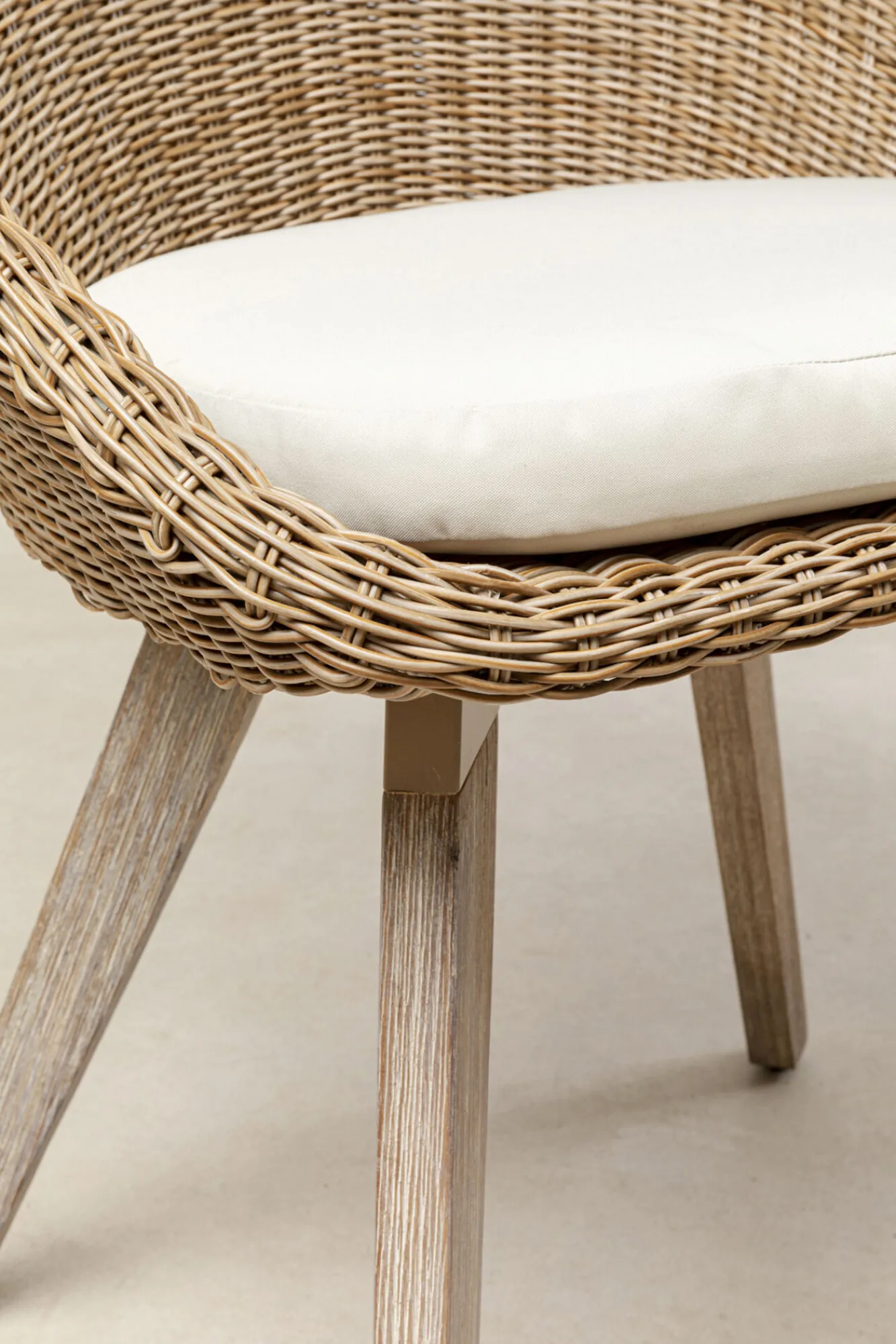 Hot KARE Design Krzesło ogrodowe naturalne rattanowe nogi drewniane akacjowe 63x81 cm - KARE