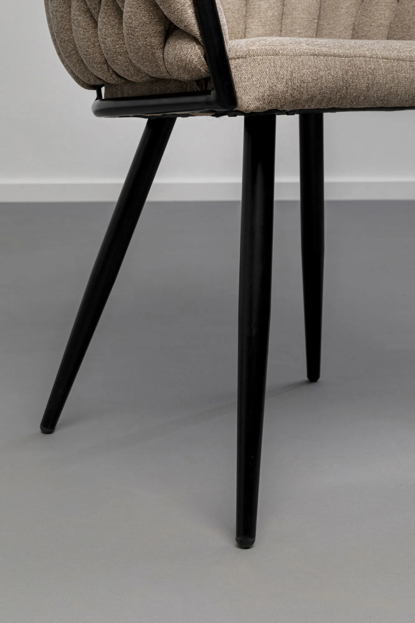 Discount KARE Design Krzesło z podłokietnikami Dean beżowe - KARE