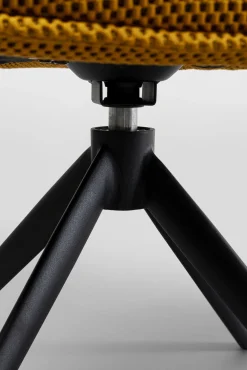 Discount KARE Design Krzesło z podłokietnikami obrotowe pikowane żółte nogi czarne 64x81 cm - KARE