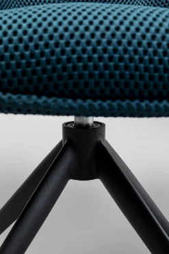 Best KARE Design Krzesło z podłokietnikami obrotowe pikowane niebieskie  nogi czarne 64x81 cm - KARE