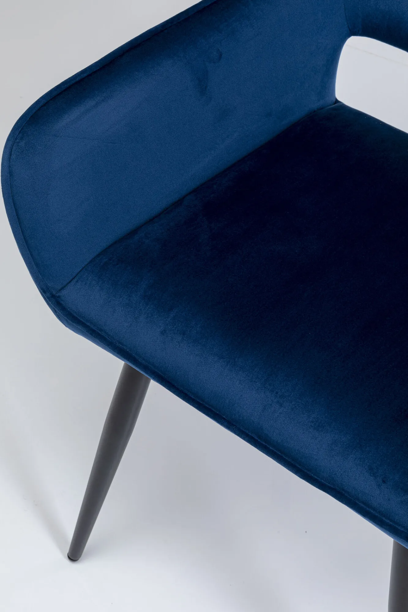 Discount KARE Design Krzesło z podłokietnikami San Francisco 59x82 cm niebieskie - KARE