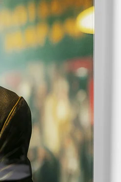 Clearance KARE Design Obraz szklany 100x100 cm motyw zwierzęcy małpa w barze - KARE