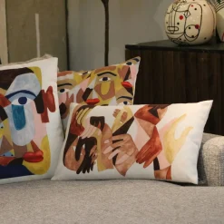 New KARE Design Poduszka dekoracyjna Artistic Hands 50x30 cm kolorowa - KARE