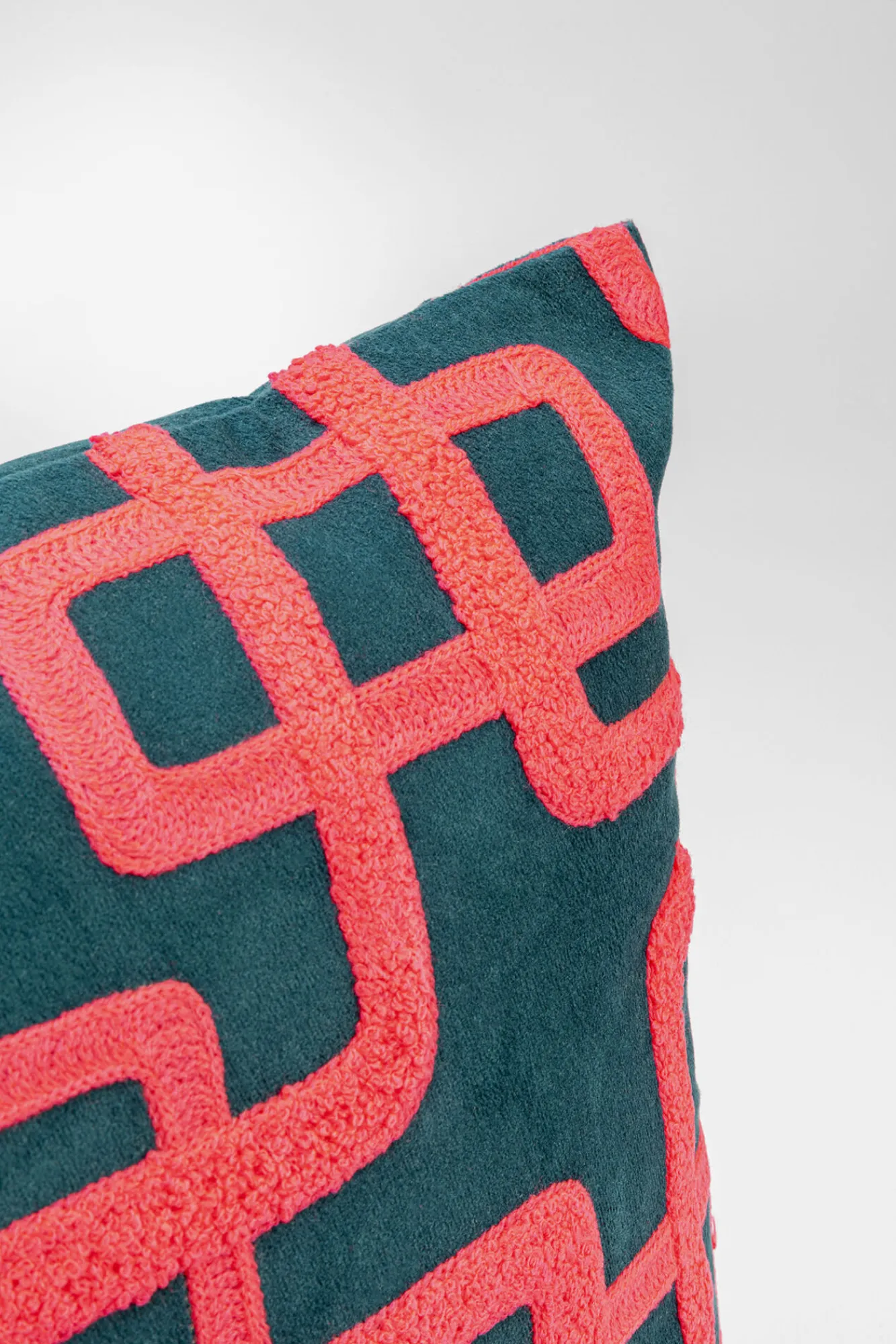 Online KARE Design Poduszka dekoracyjna Chain różowa 45x45cm - KARE