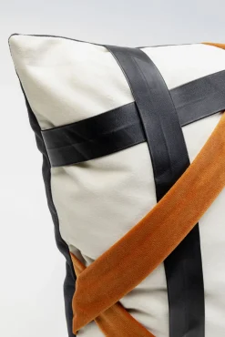 Fashion KARE Design Poduszka dekoracyjna z czarno-pomarańczowymi pasami 45x45 cm - KARE