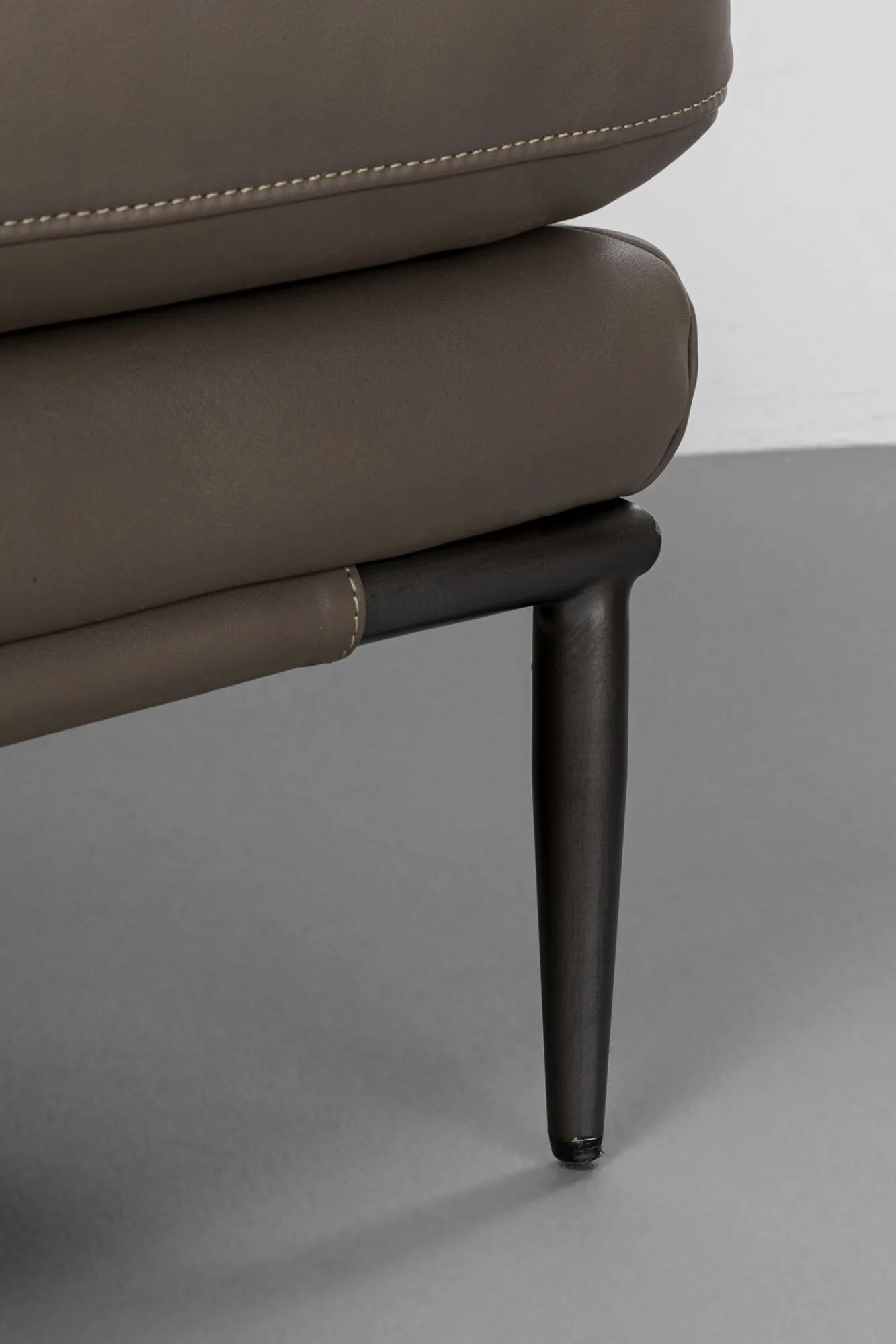 Fashion KARE Design Sofa ekskluzywna 2-osobowa skórzana pikowana szara 225 cm - KARE