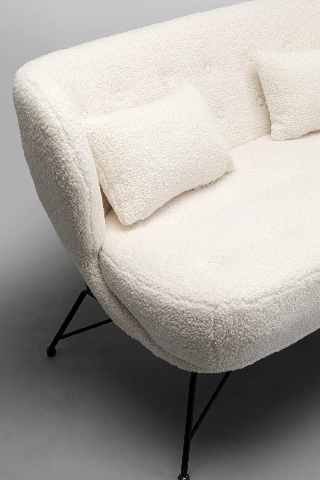 Outlet KARE Design Sofa 2-osobowa biała boucle nogi czarne stalowe 139 cm - KARE