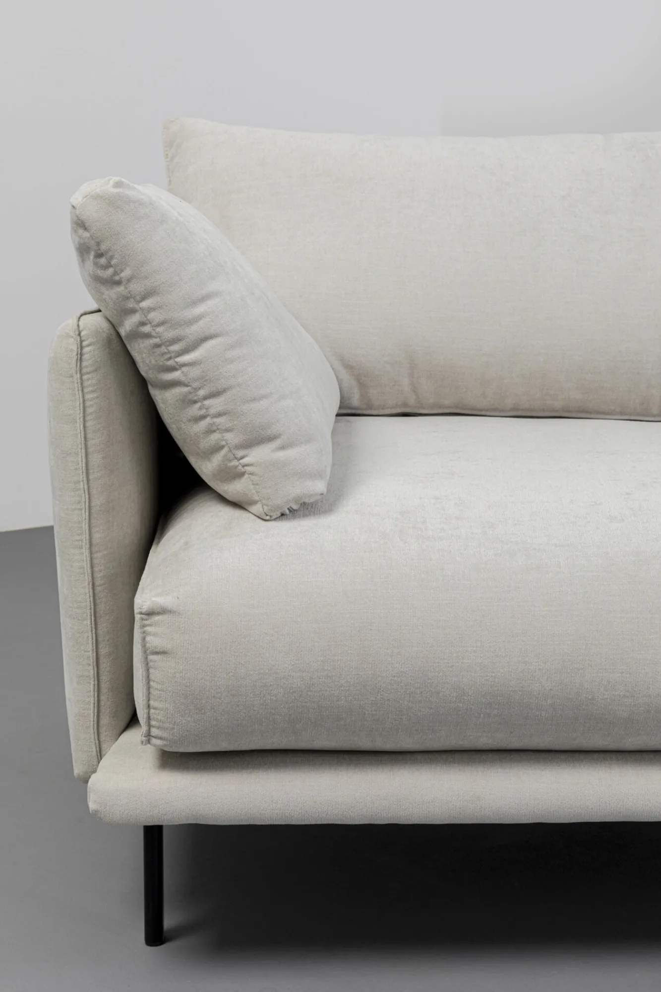 Discount KARE Design Sofa 3-osobowa do salonu kremowa z czarnymi stalowymi nogami 245 cm - KARE