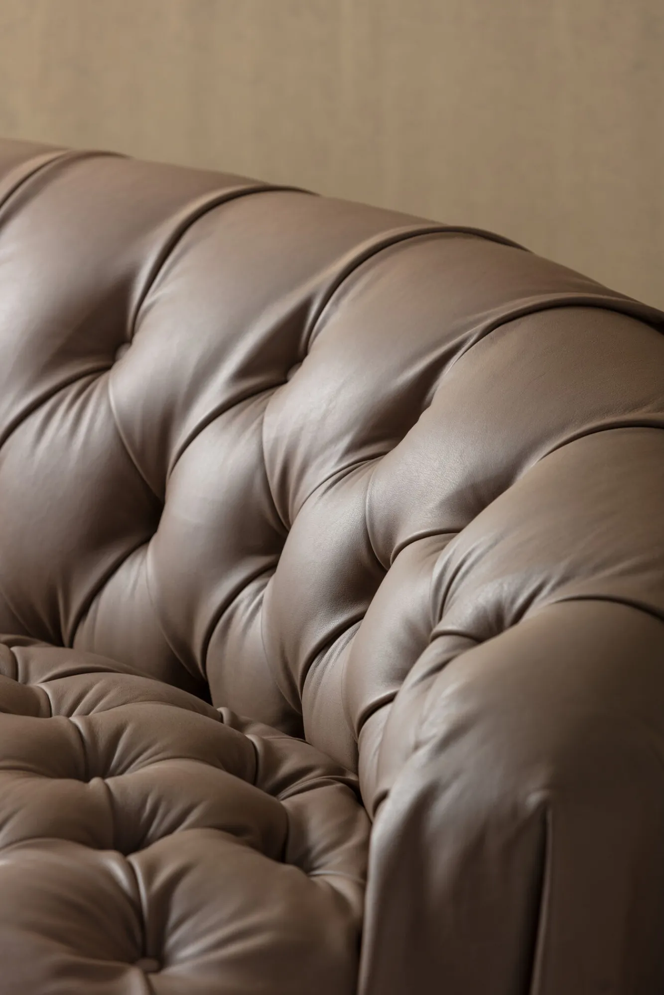 Outlet KARE Design Sofa 3-osobowa pikowana brązowa skóra semianilinowa 226 cm - KARE