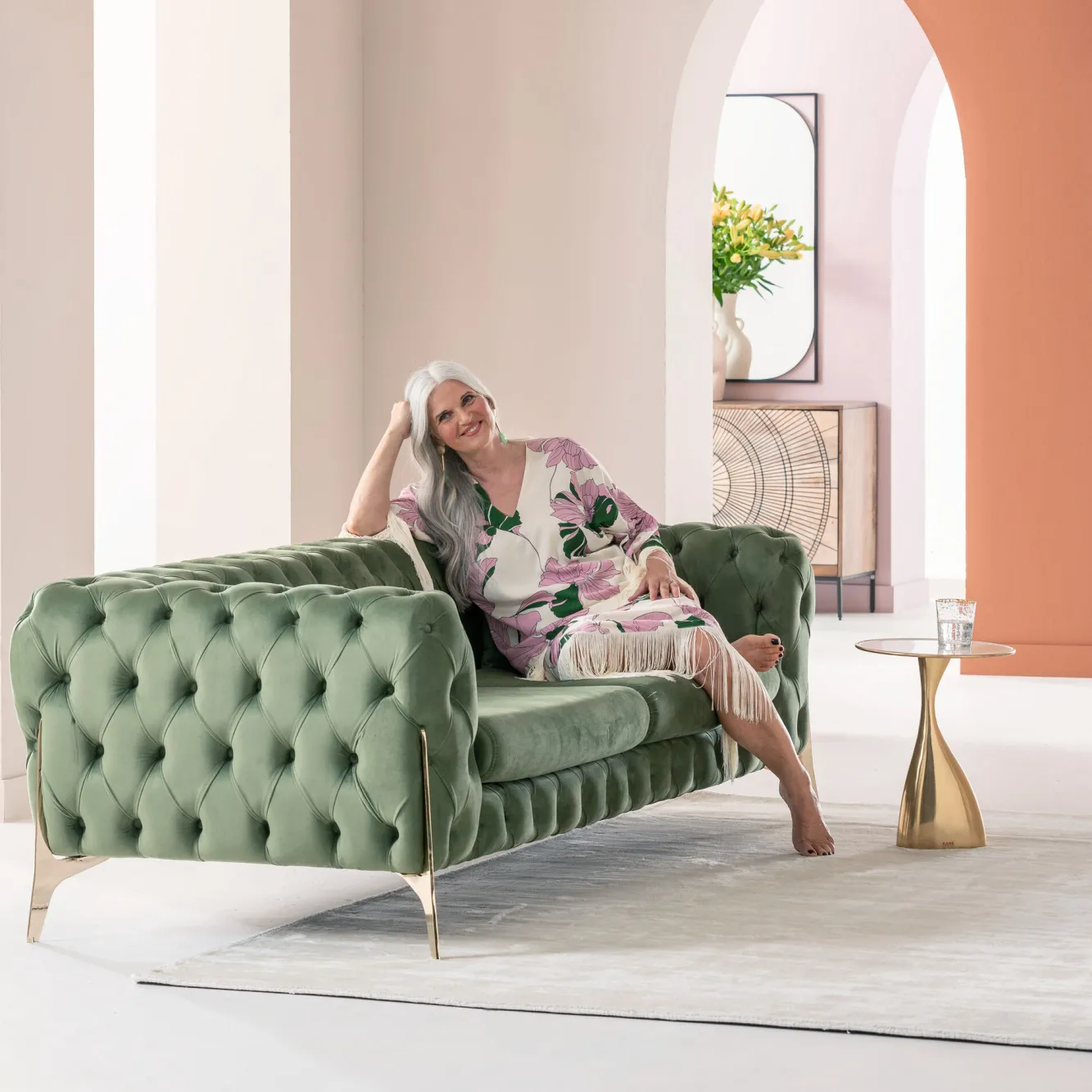 Outlet KARE Design Sofa 3-osobowa welurowa pikowana zielona glamour 240 cm nogi złote - KARE