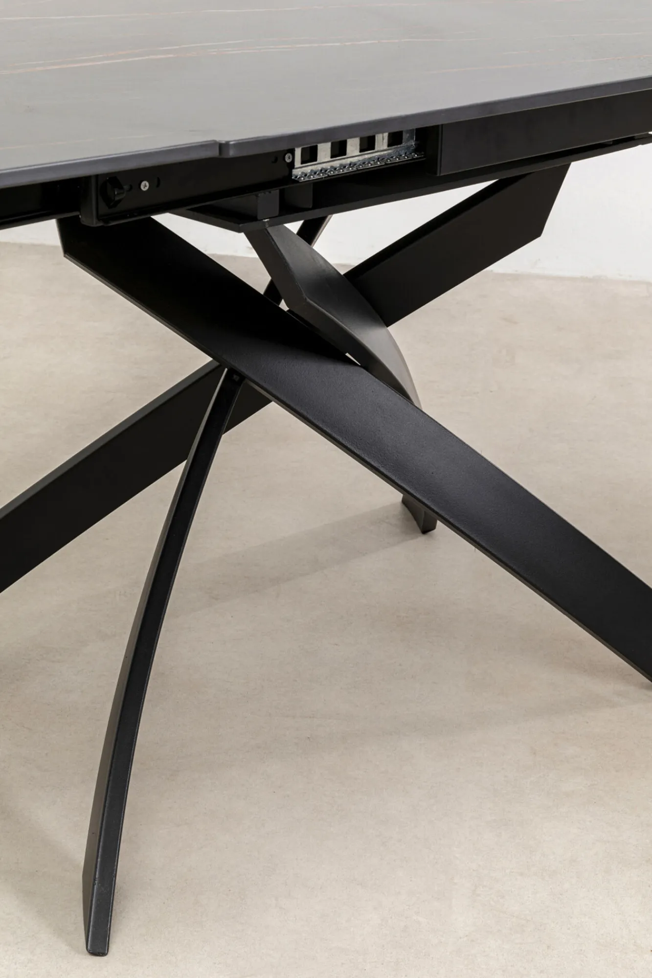 Sale KARE Design Stół rozkładany z ceramicznym blatem nogi czarne 120-180x90 cm - KARE