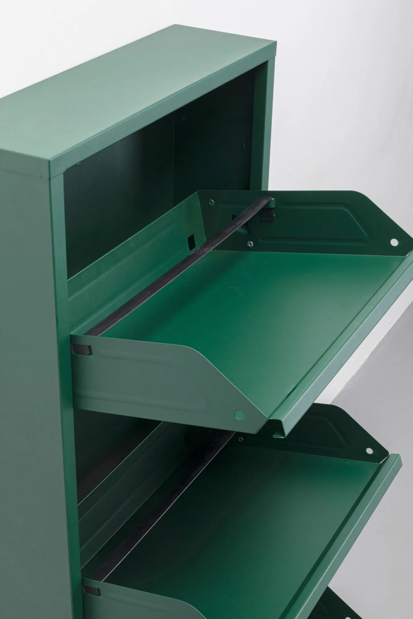 Outlet KARE Design Szafka na buty stalowa 3 półki kolor zielony 50x103 cm - KARE