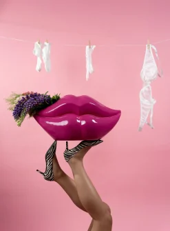 Best KARE Design Wazon dekoracyjny w kształcie ust różowy 58x28 cm - KARE