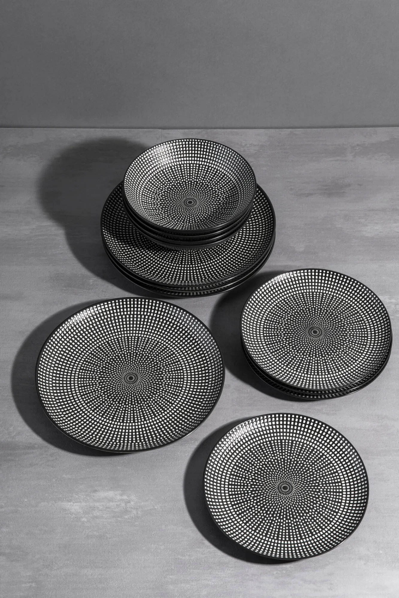 Hot KARE Design Zastawa stołowa Tokyo 12 el. czarno-biała - KARE